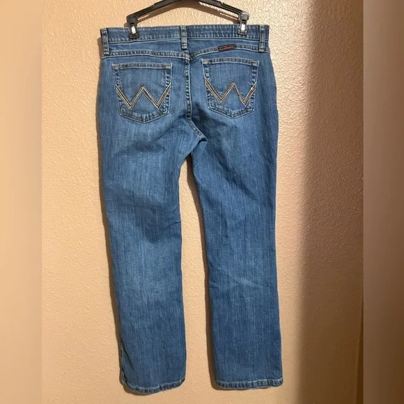 Wrangler Women's Blue Jeans - Picture 4 of 7